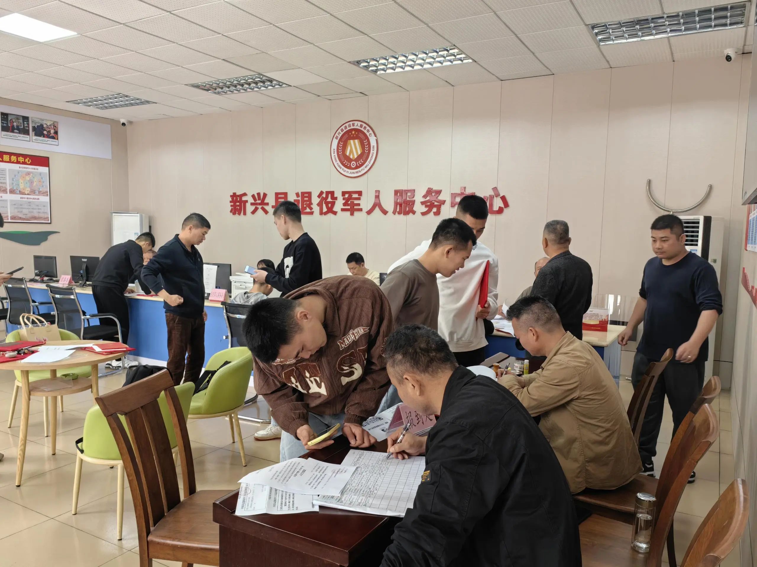 让退役军人“零跑腿” 新兴一站式报到显温情