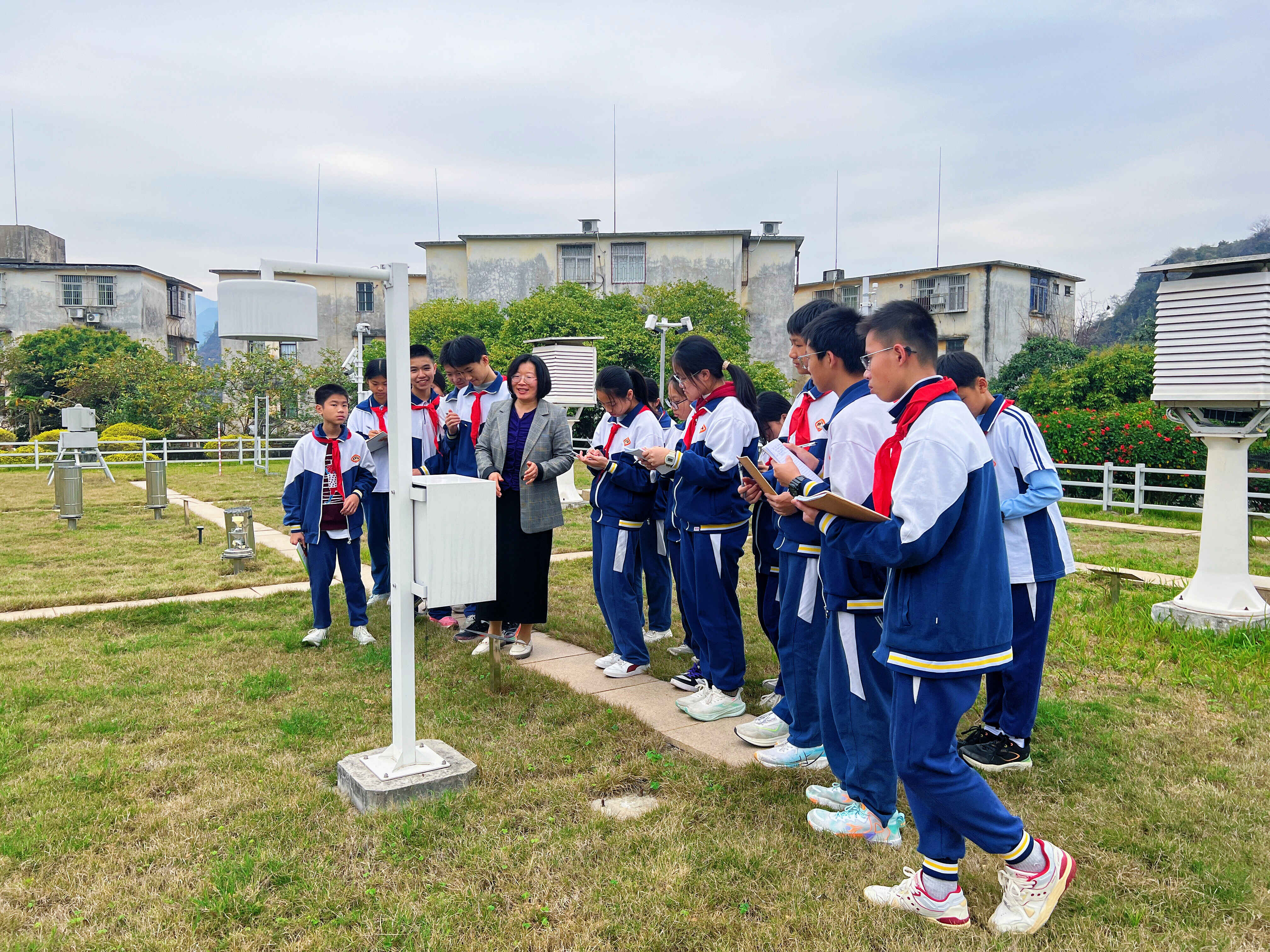 云城区开展气象站台开放日结对共建活动
