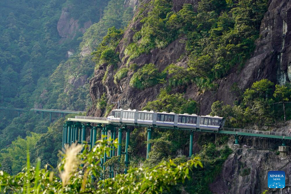 なべじい　　　　　　　　　　　　　　　　　　JABEZ CLIFF Cliff shuttle trains