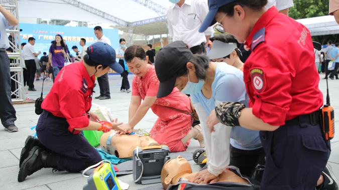 为市民奉上安全知识“大餐”，广东2023年“安全宣传咨询日在广州举行