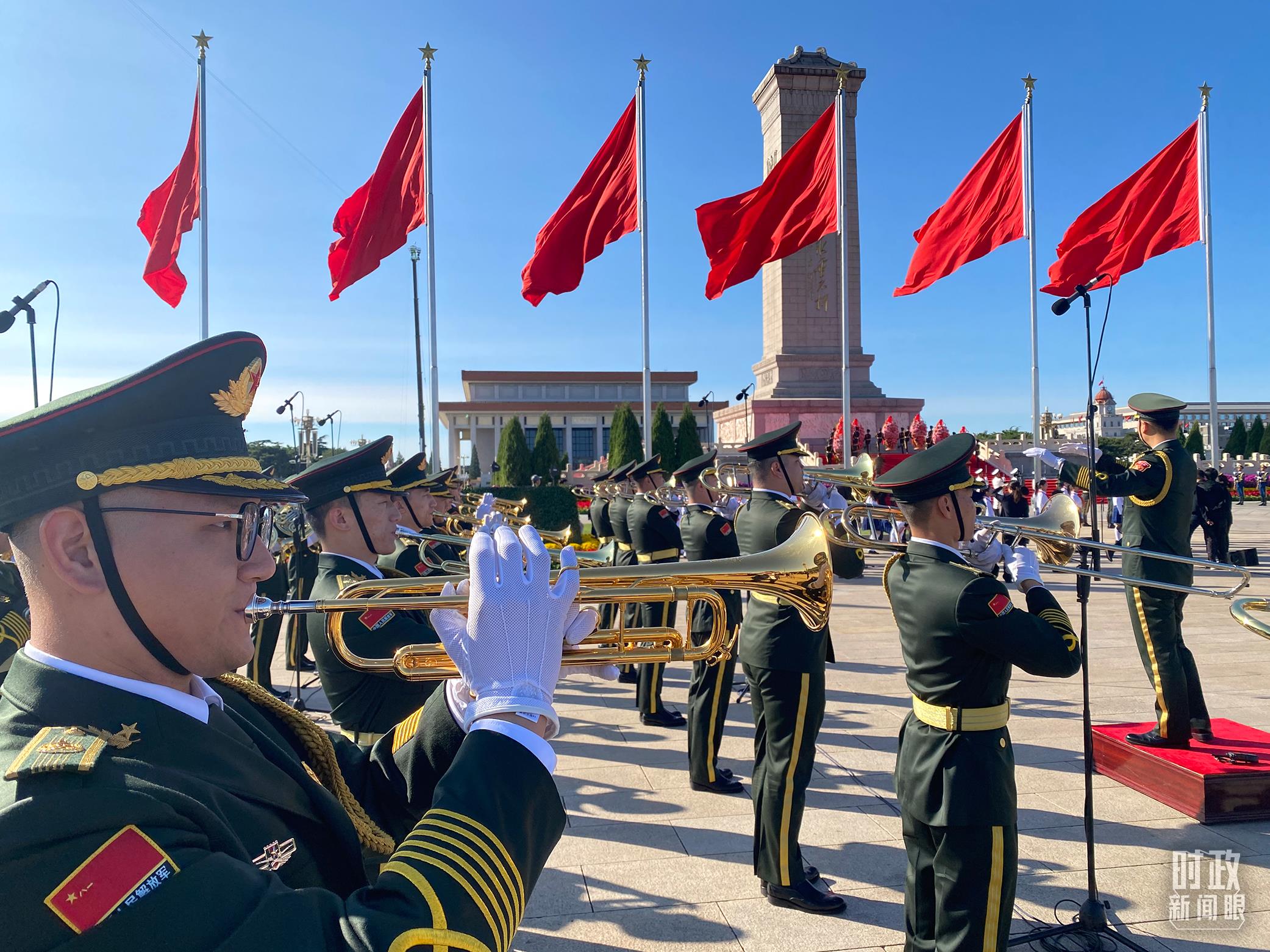 △仪式现场的军乐团。（总台央视记者李增仁拍摄）