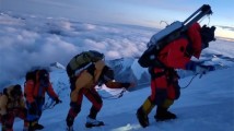 祝贺！我国科考队首次登顶珠峰外8000米以上高峰