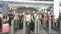 今年“双节”有多火?全社会跨区域流动量将达20.5亿人次 今年“双节”有多火?全社会跨区域流动量将达20.5亿人次