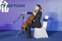 Musician performs classics for cultural exchange forum Musician performs classics for cultural exchange forum