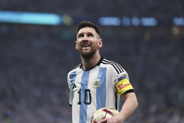 12月13日，阿根廷队球员梅西在半决赛中。新华社记者 徐子鉴 摄