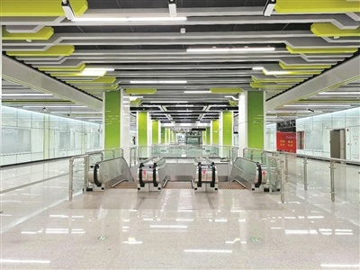 以草绿色为基调设计 广州地铁七号线西延段试运行