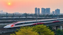 5月1日全社会跨区域人员流动量完成超3.3亿人次 5月1日全社会跨区域人员流动量完成超3.3亿人次