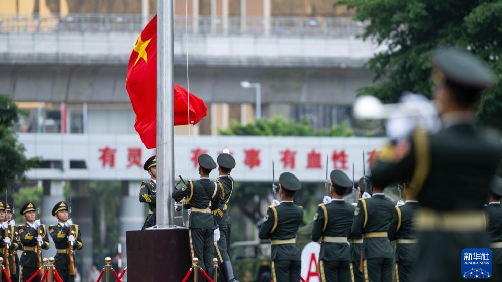 解放军驻澳门部队举行第十九次军营开放活动