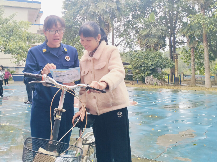 罗定：“火焰蓝”乘春风播种消防安全“种子”