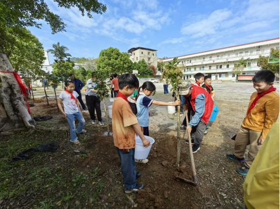 郁南县宋桂镇妇联：亲子携手种绿意 共育乡村新希望