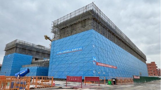 疏附县广州新城完全中学建设现场。