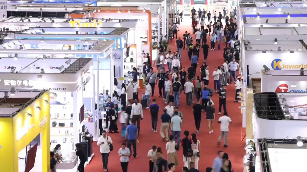 Decoding Canton Fair: Int'l participants impressed by smooth payment services