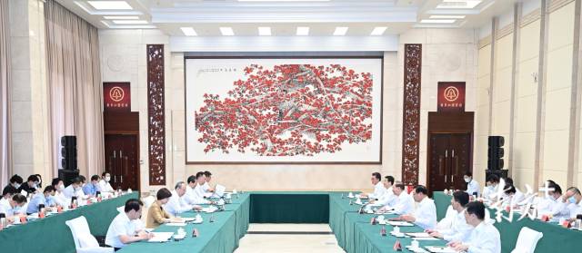 15日上午，两省市在广州召开工作交流座谈会，共商新征程上深化京粤交流合作事宜。南方+记者 王辉 摄
