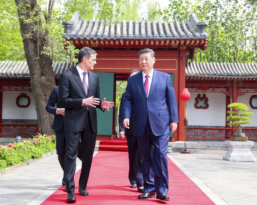 　　4月11日上午，国家主席习近平在北京钓鱼台国宾馆会见来华访问的西班牙首相桑切斯。新华社记者 刘彬 摄