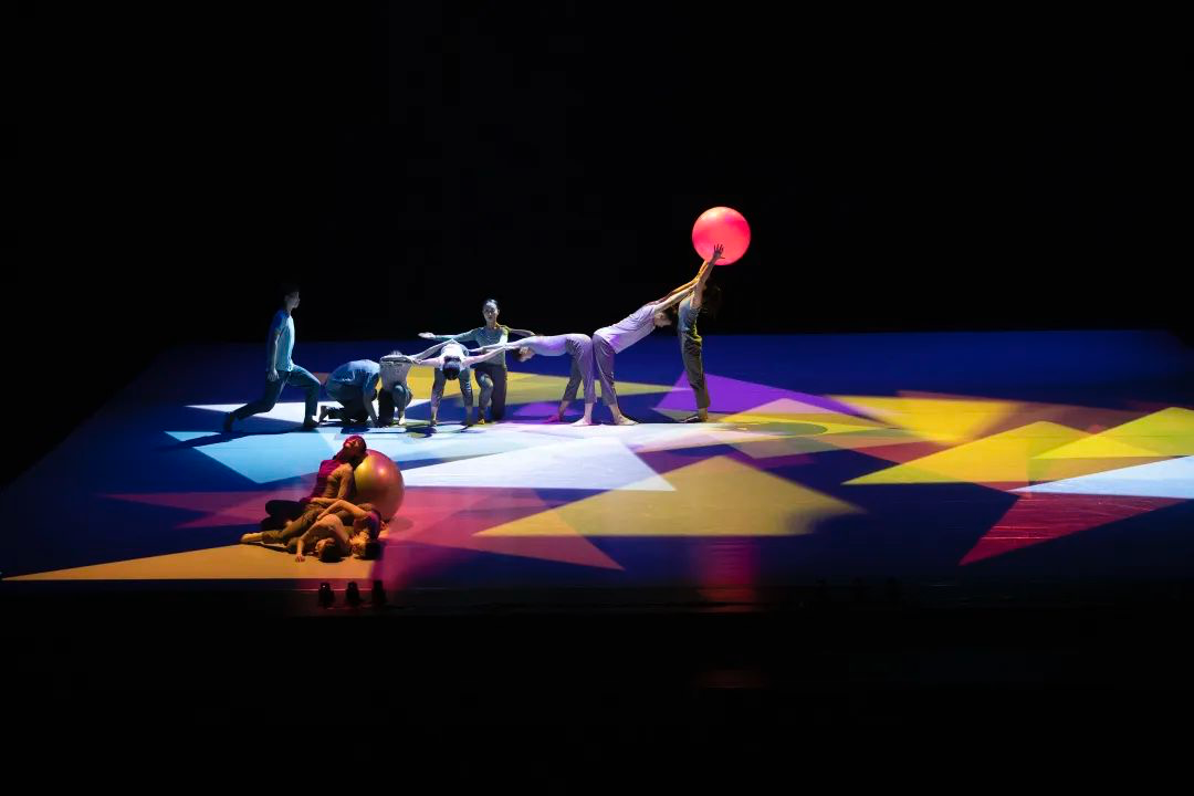 Modern dance work "Weng Weng Dan Dan" rounds off national tour in Guangzhou