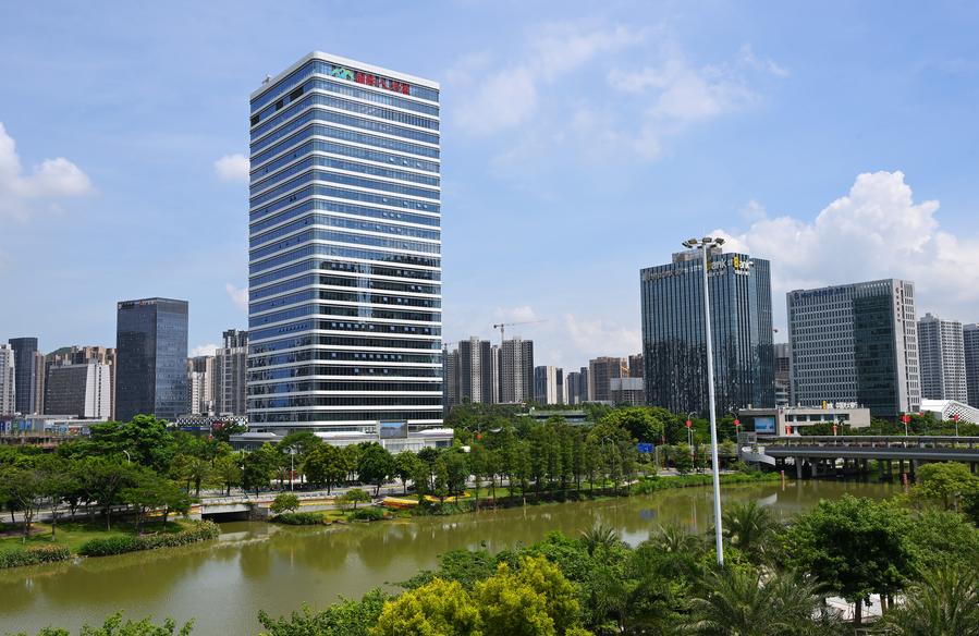 Guangdong woos foreign talent via legislation