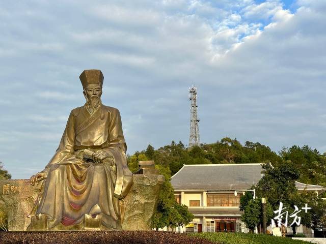 阳明公园内的王阳明塑像。
