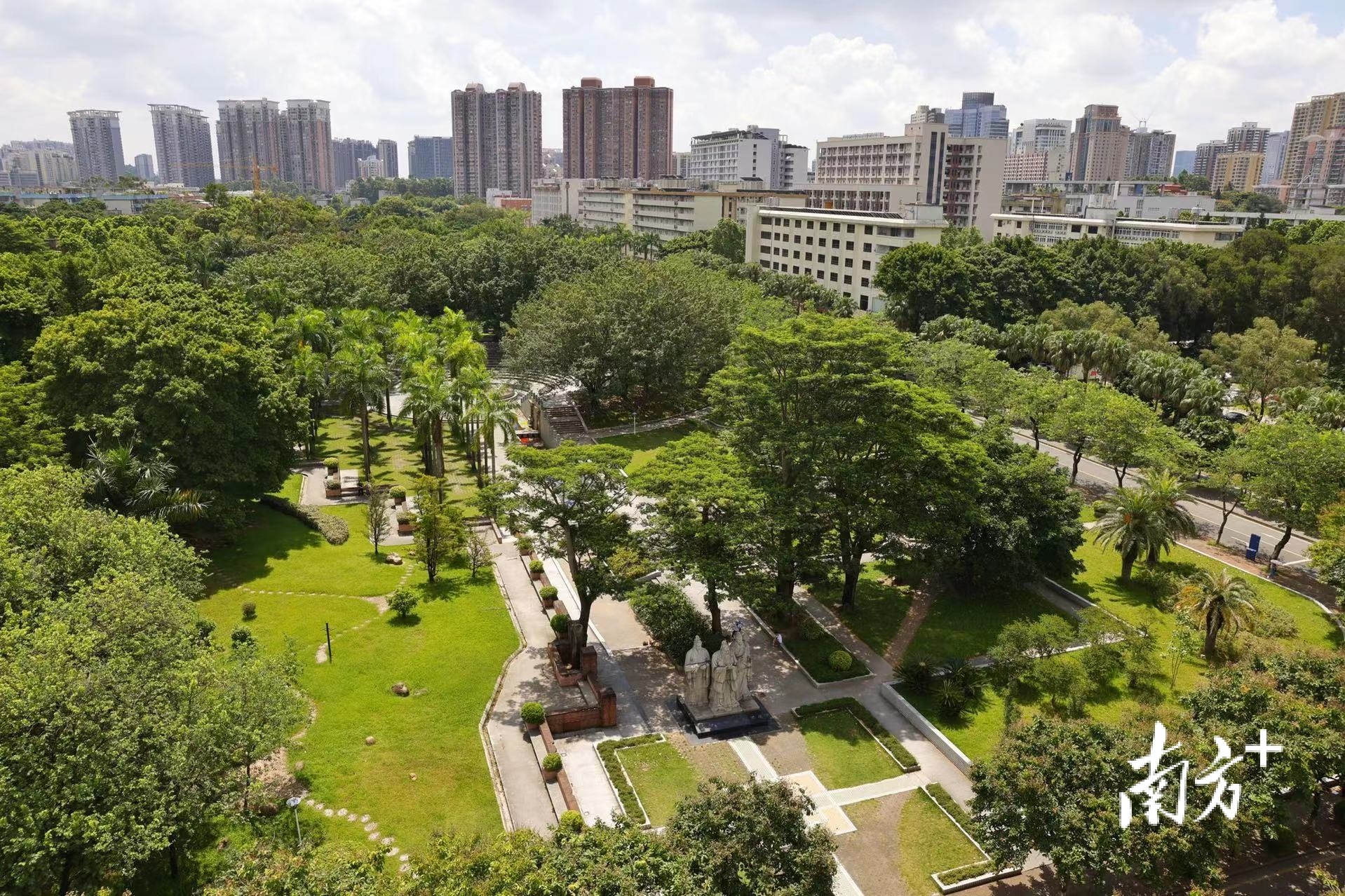 华南师范大学校园。