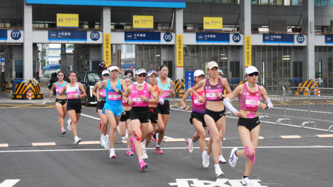 十五运会女子马拉松云南队张德顺夺冠