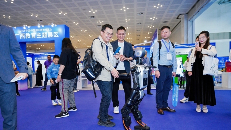 未来课堂什么样？教博会给出答案