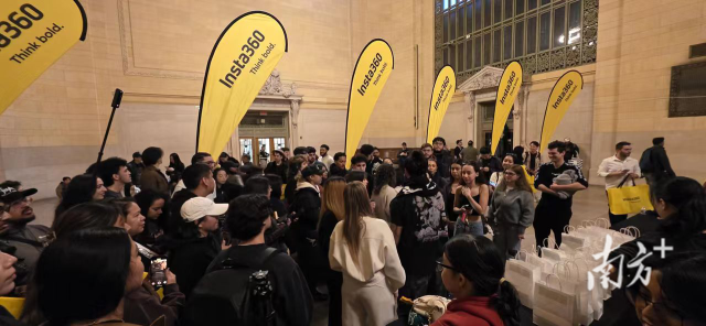 “全球智能影像第一股”的影石创新于今年4月发售的全景相机引爆海外。图为纽约市民排队抢购。影石创新供图 谁在这轮A股最能打?上市公司第一大省广东用“涨”声给出了答案(图3)