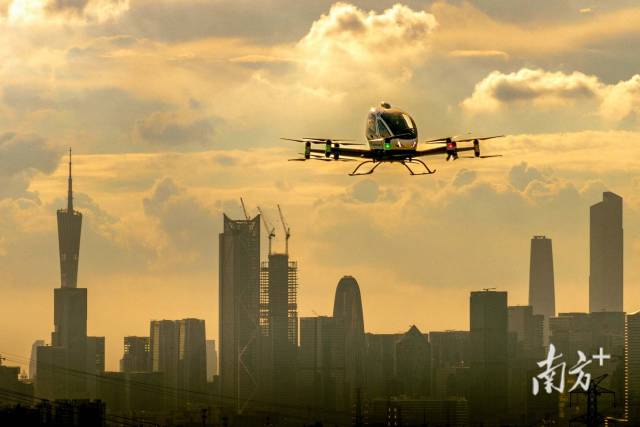 “飞行汽车第一股”亿航智能的无人驾驶载人航空器在广州进行飞行演示。 谁在这轮A股最能打?上市公司第一大省广东用“涨”声给出了答案(图2)