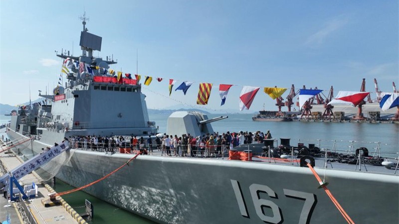 Des navires militaires chinois ouverts au public pendant les congés de la Fête nationale