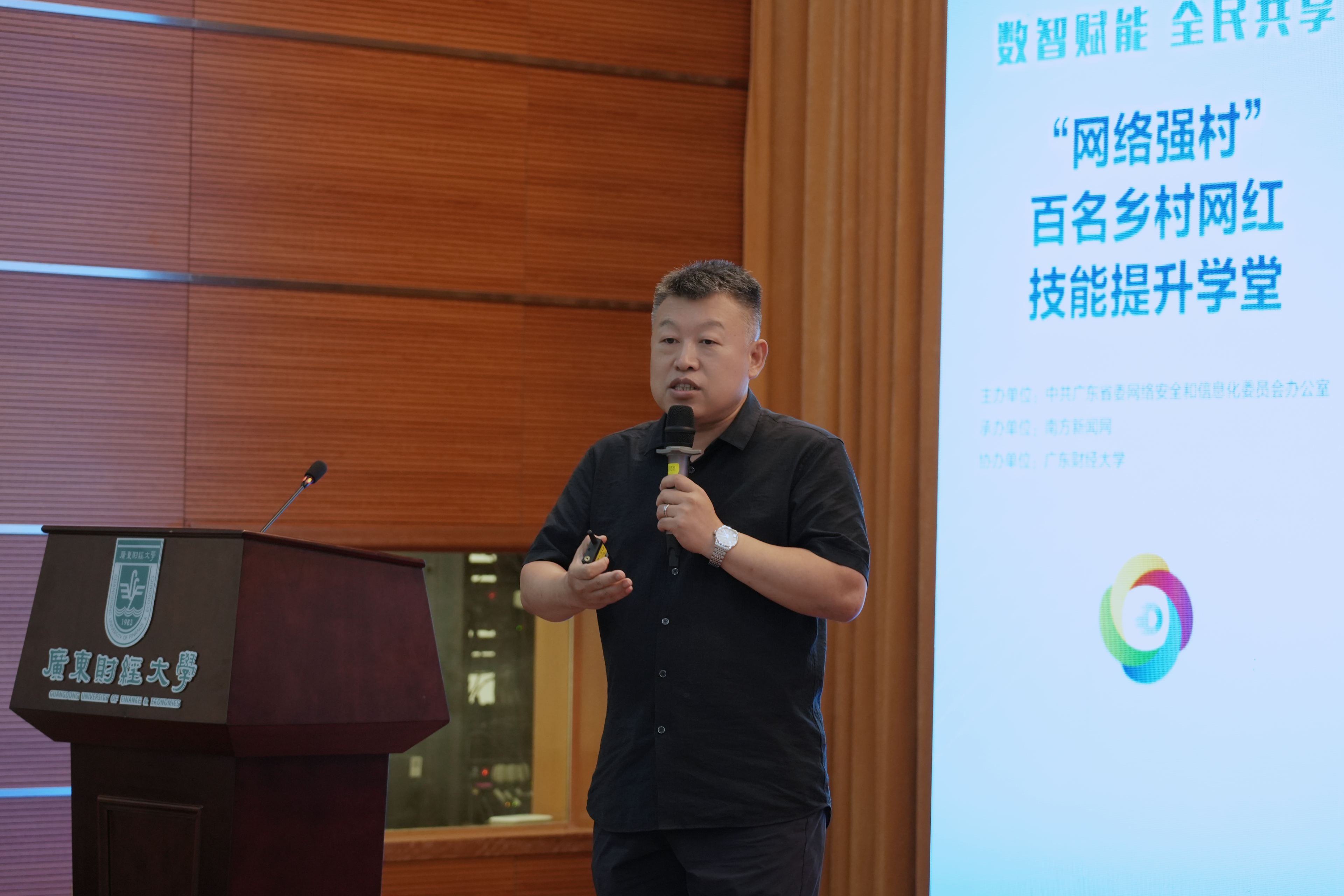  广东外语外贸大学商学院教授、广州市直播电商行业协会秘书长王刚