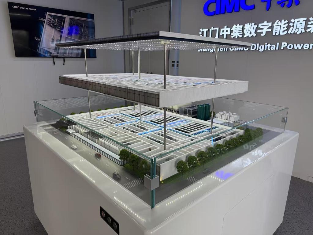 “AI READY”超大规模模块化数据中心模型。新华社记者 潘禹杰 摄