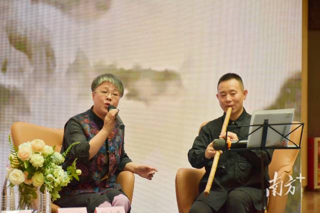 苏玲芬教授及赵大禹老师现场合奏《关山月》。