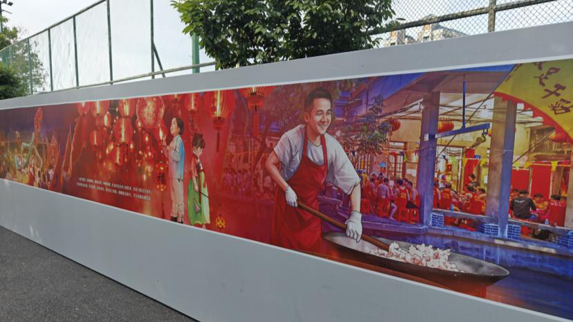 Hundred-meter-long dragon boat painting exhibited in Dongguan