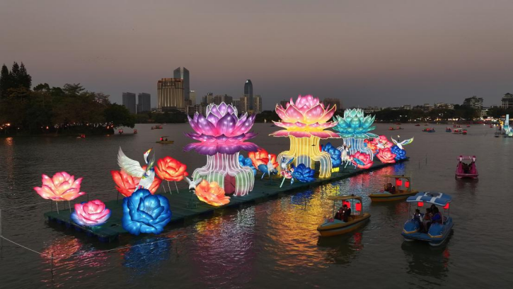 Dazzling! Huizhou West Lake lanterns shine through Lantern Festival