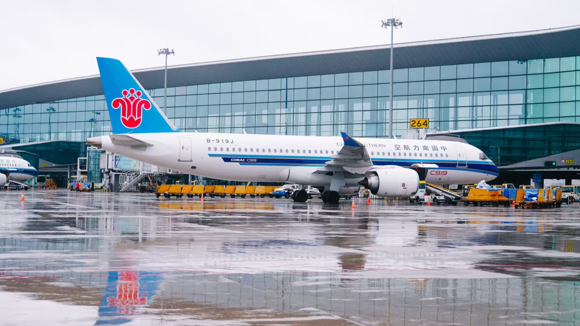 China Southern Airlines launches third commercial route with C919 from Guangzhou to Chengdu Tianfu