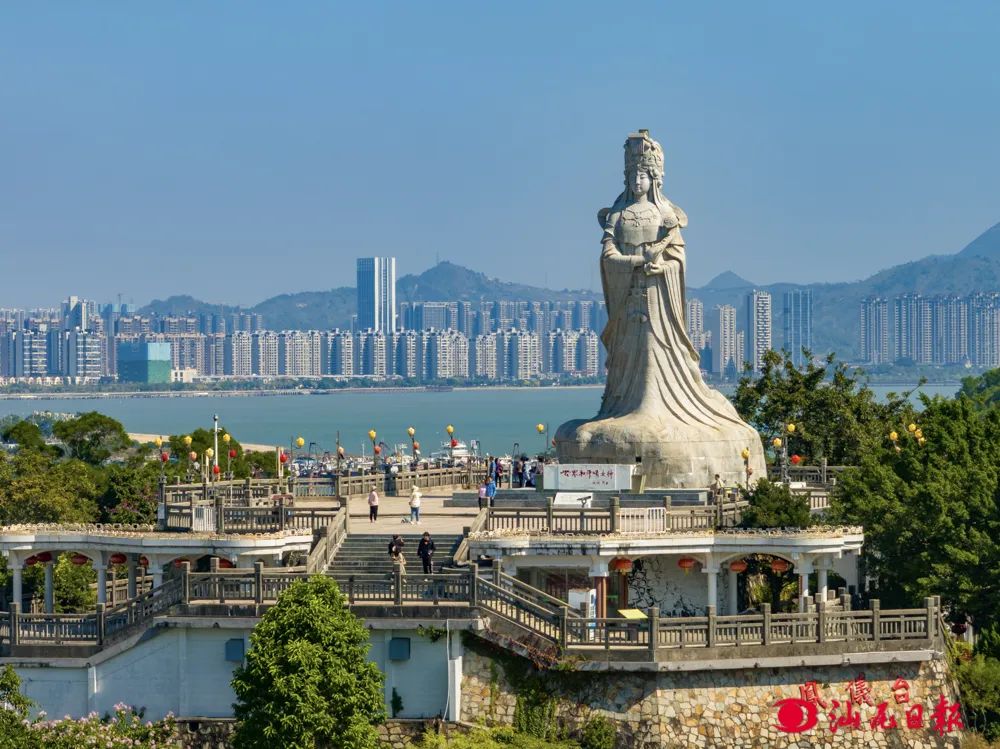 市区凤山妈祖文化广场一景