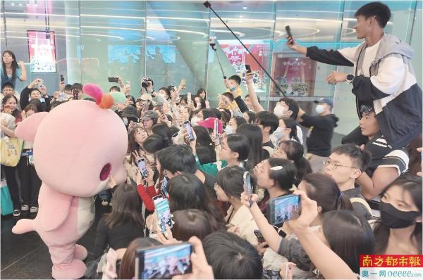 12月6日，广州塔，鹅坡武校少年在广州的最后一次演出。