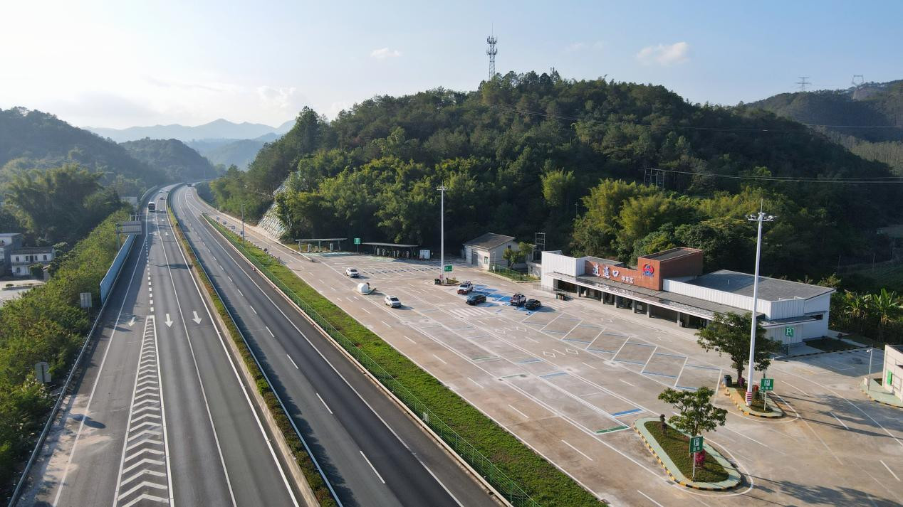云梧高速逍遥口停车区“焕新”迎客(摄影:张家荣)
