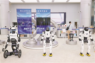 海心沙科技岛·未来岛上展出的机器人。