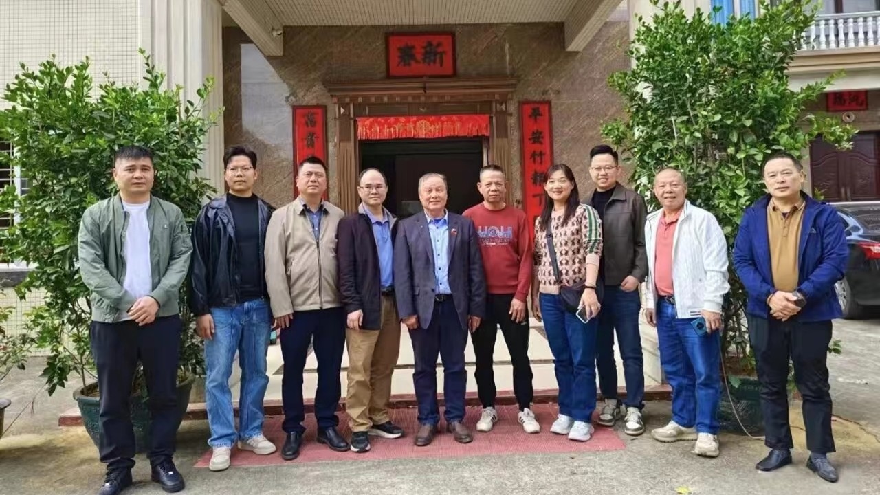 Overseas Chinese in Australia reunites with relatives after decades-long search