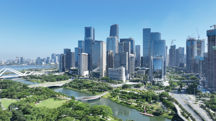 三个故事，看到不一样的广东2025｜聊点“政经”事