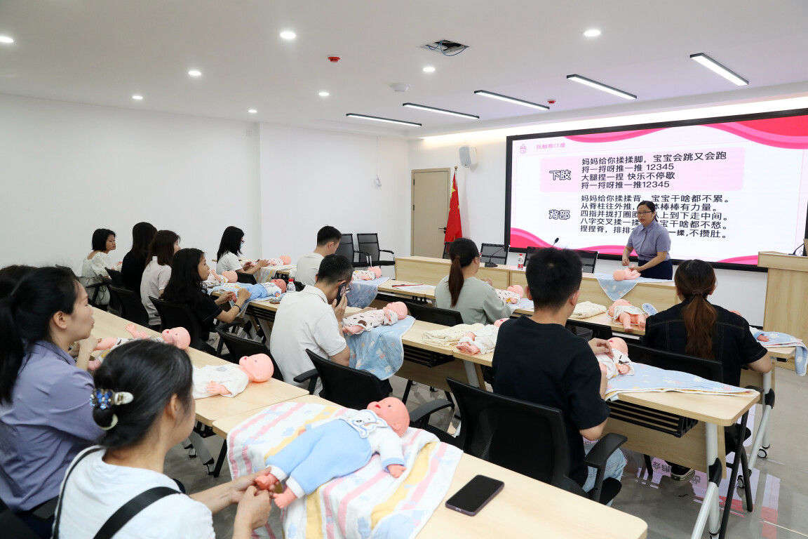 云城区云城街道金山社区党群服务中心公益课堂开班