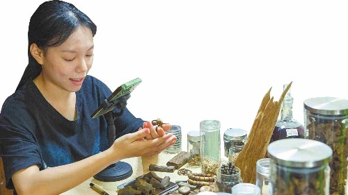 电白沉香原料首单出口沙特 谋划建设沉香（跨境）交易平台