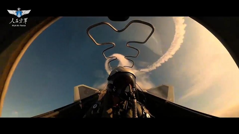 每一次亮剑长空，都是为了守护祖国的万家灯火