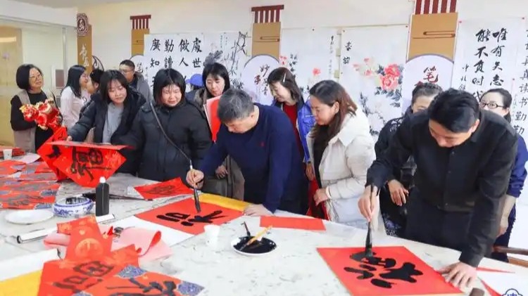 中宣部：精心组织开展2026年“新春走基层”活动