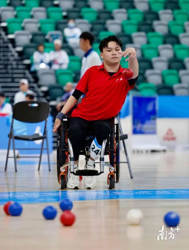 广越想在硬地滚球男子个人BC4决赛中。