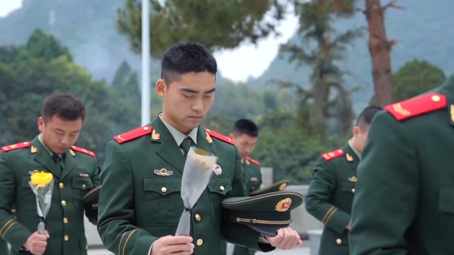 缅怀先烈 致敬和平 多地开展国家公祭日主题教育活动