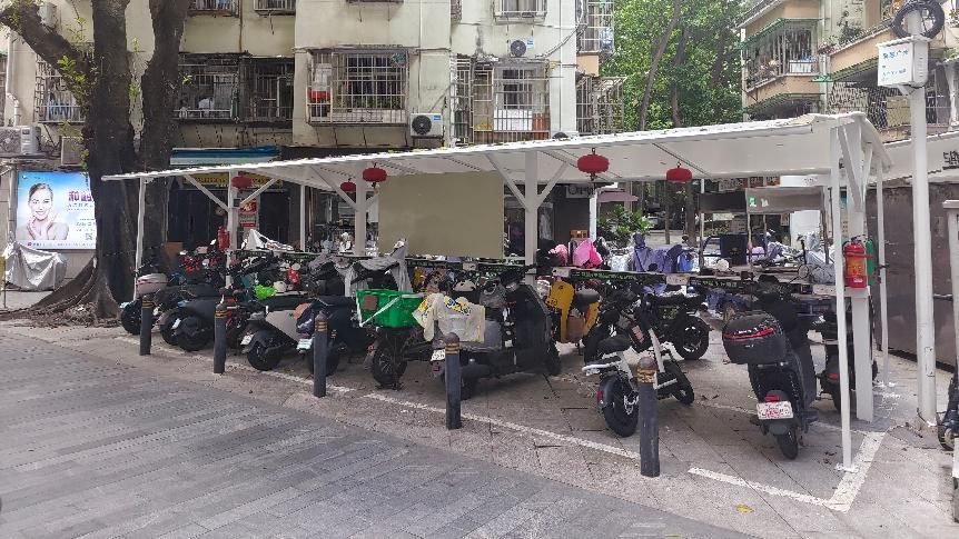 【代表联络站的故事】从“抢桩大战”到“充电自由”，人大代表打通便民充电“最后一米”