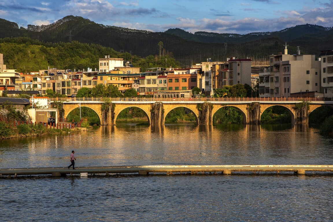 枫溪村华丽变身。全省铁路投资累计投入超过9