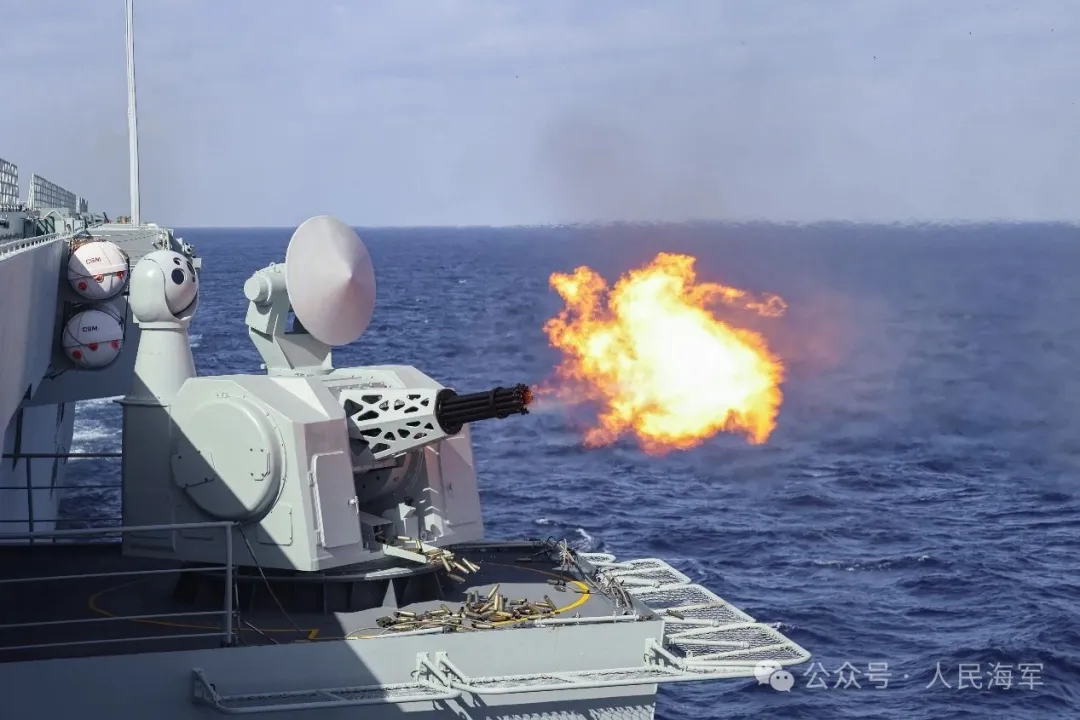 ▲副炮对空射击