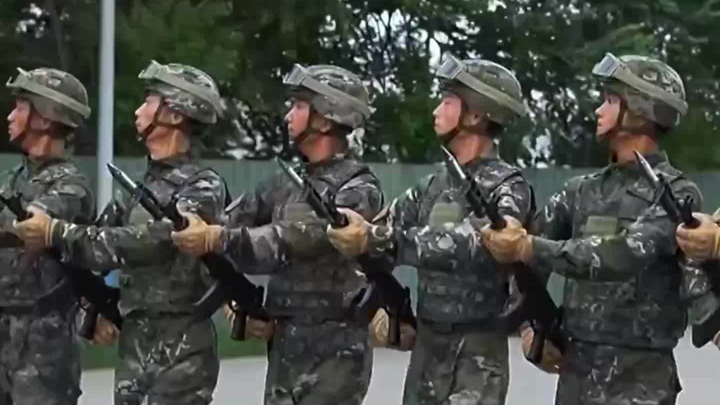 受阅官兵劈枪训练有多帅？直击徒步方队阅兵训练场