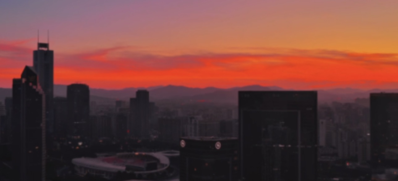 Blazing cloudscape turns Guangzhou's sky on fire